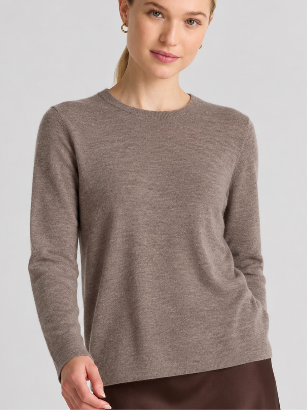 Kinross Cashmere Lightweight Crewneck Sweater in Taupe